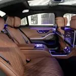 Intérieur cuir de la Mercedes Classe S, transfert privé avec chauffeur vers les stations de ski à Chamonix