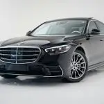 Mercedes Classe S de profil, service de transfert VIP avec chauffeur à Chamonix